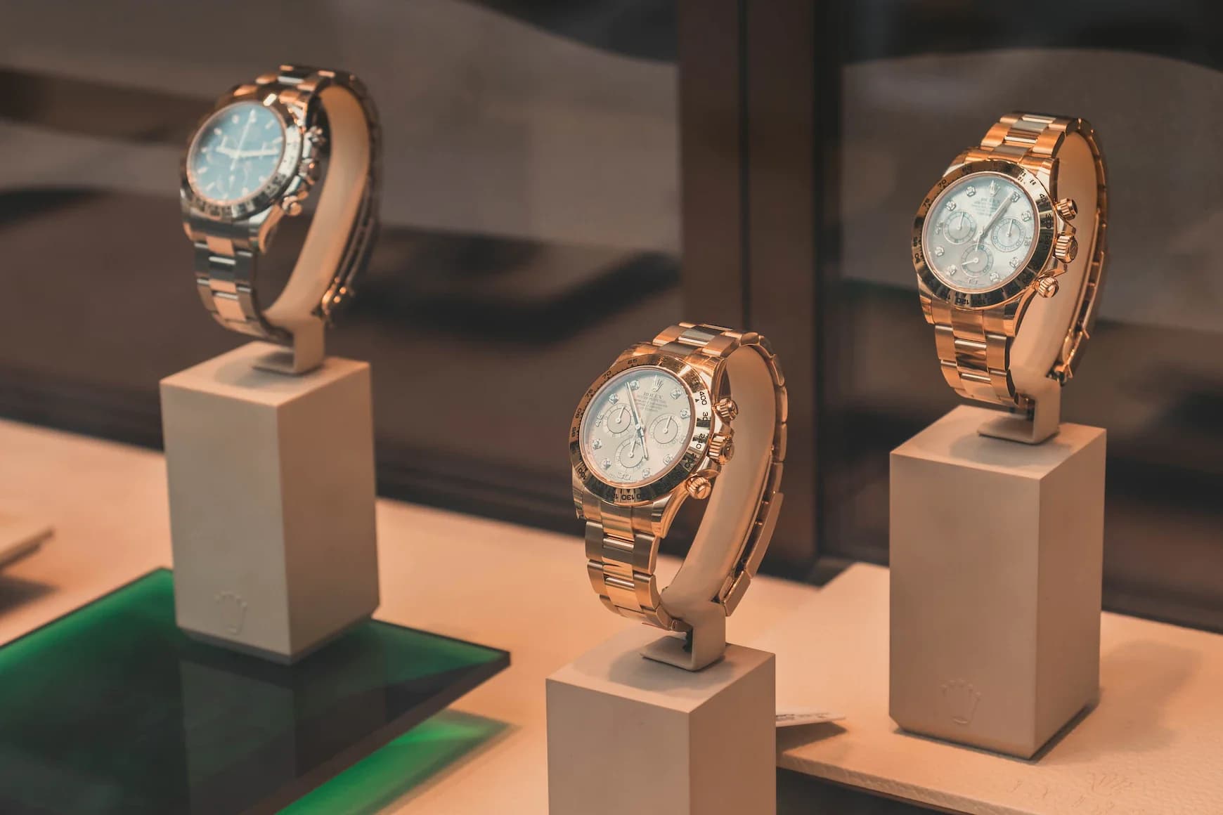 Estimation de montres de luxe par un expert horloger à Oust