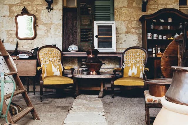 Rachat de meubles anciens et objets d'art à Commentry par Debarreo