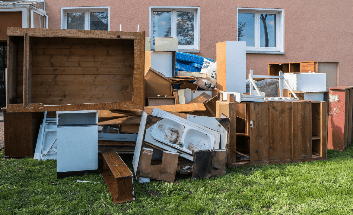 Équipe Debarreo réalisant un vide maison complet à Sainte-Sigolène
