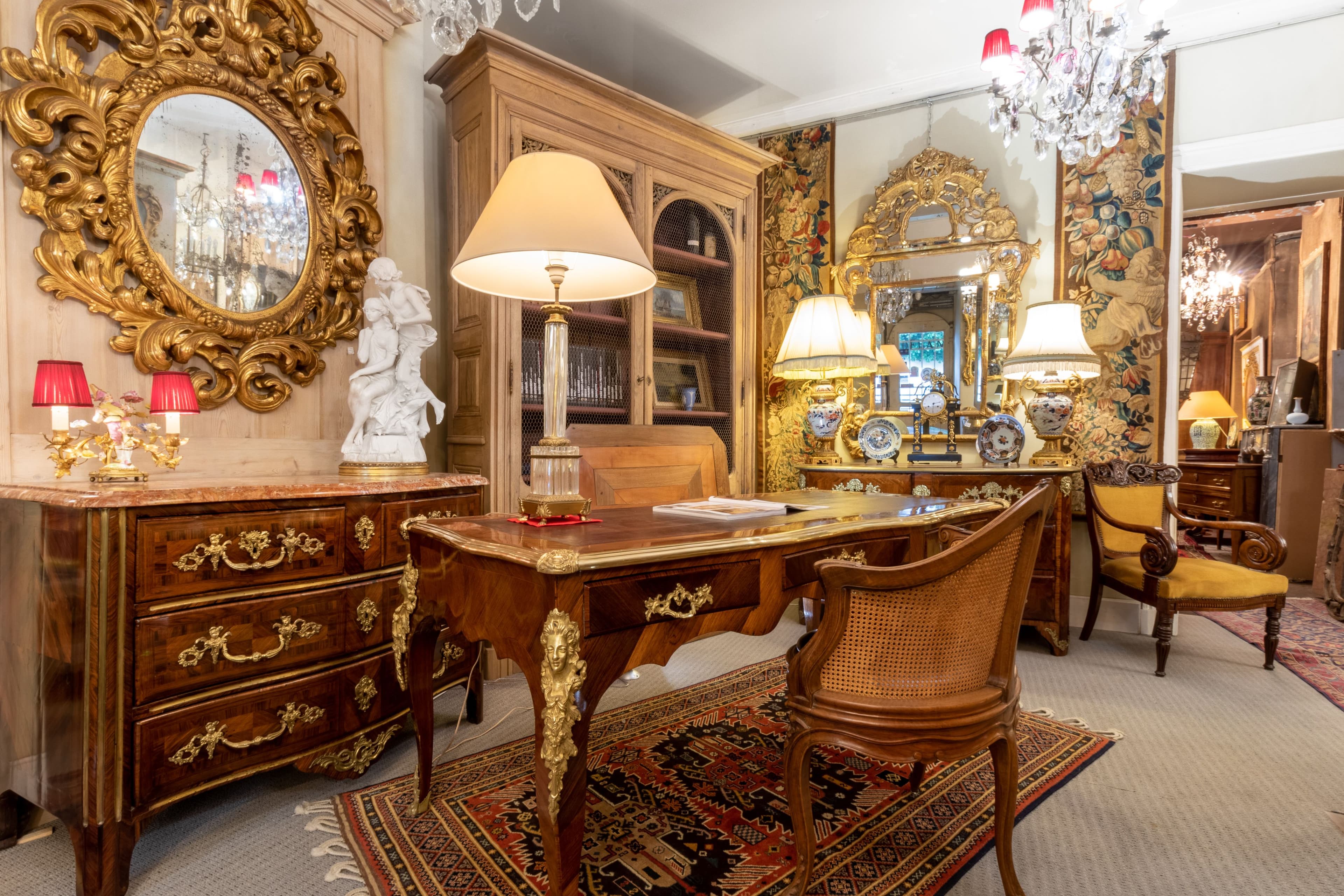Service professionnel de rachat d'antiquités à Commentry - Estimation et achat objets anciens, meubles, tableaux
