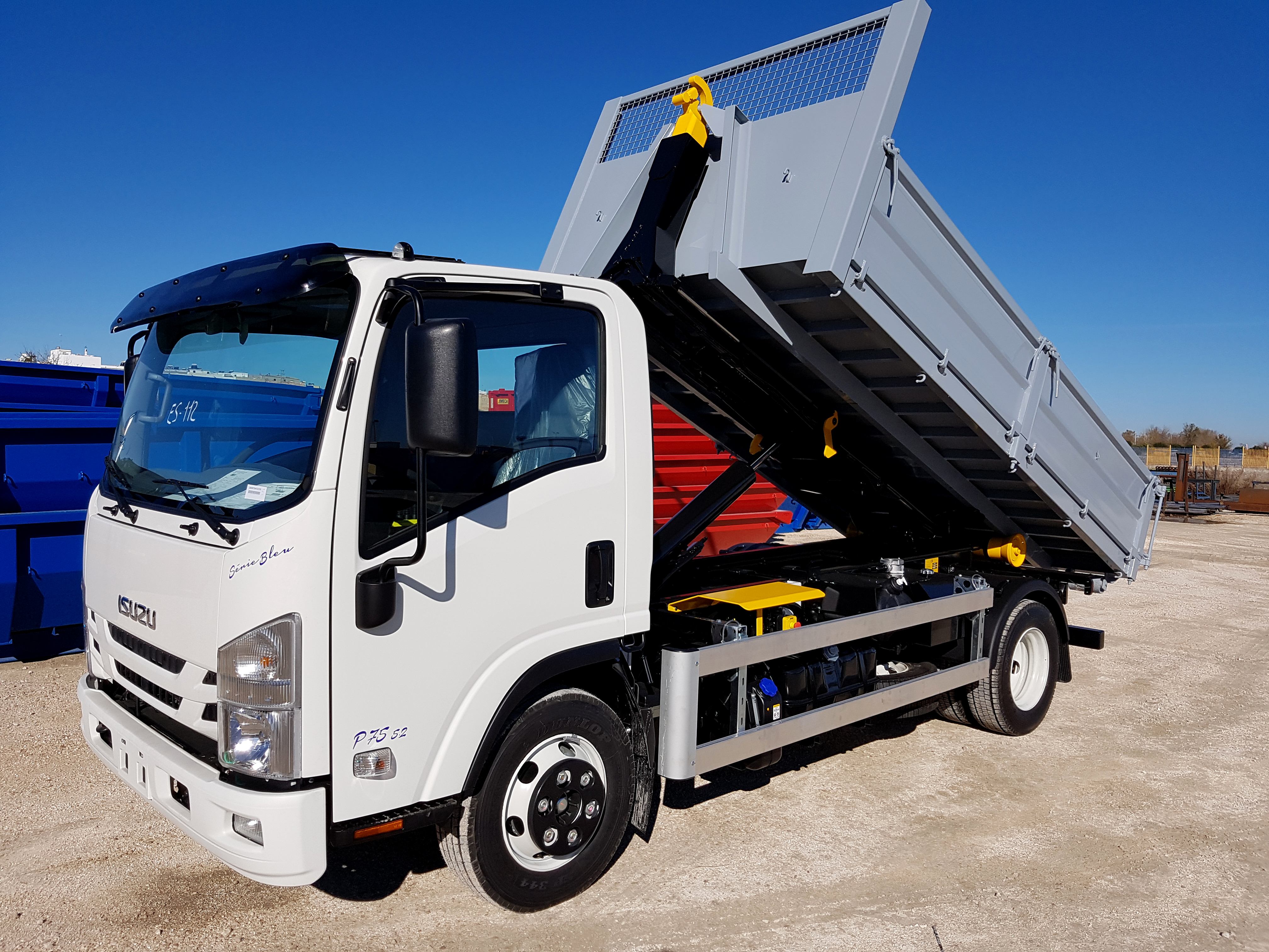 Équipe professionnelle de location et livraison de bennes à Challes-les-Eaux (73190) - Service rapide.