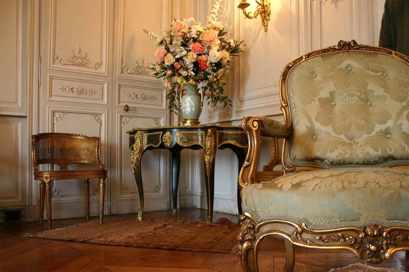 Rachat de meubles anciens à Pontarlier – Expertise et équité